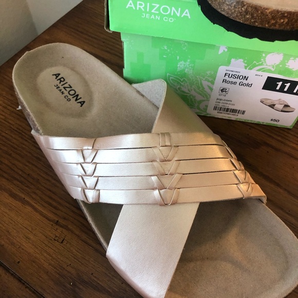 New in box Arizona Rose gold foot bed sandals 11 - Picture 2 of 4